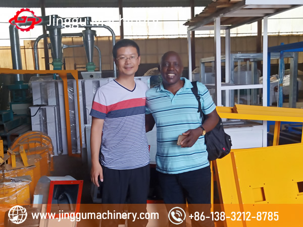Kenya Client,Maru, visit us and inspect the production of 30t maize milling machine